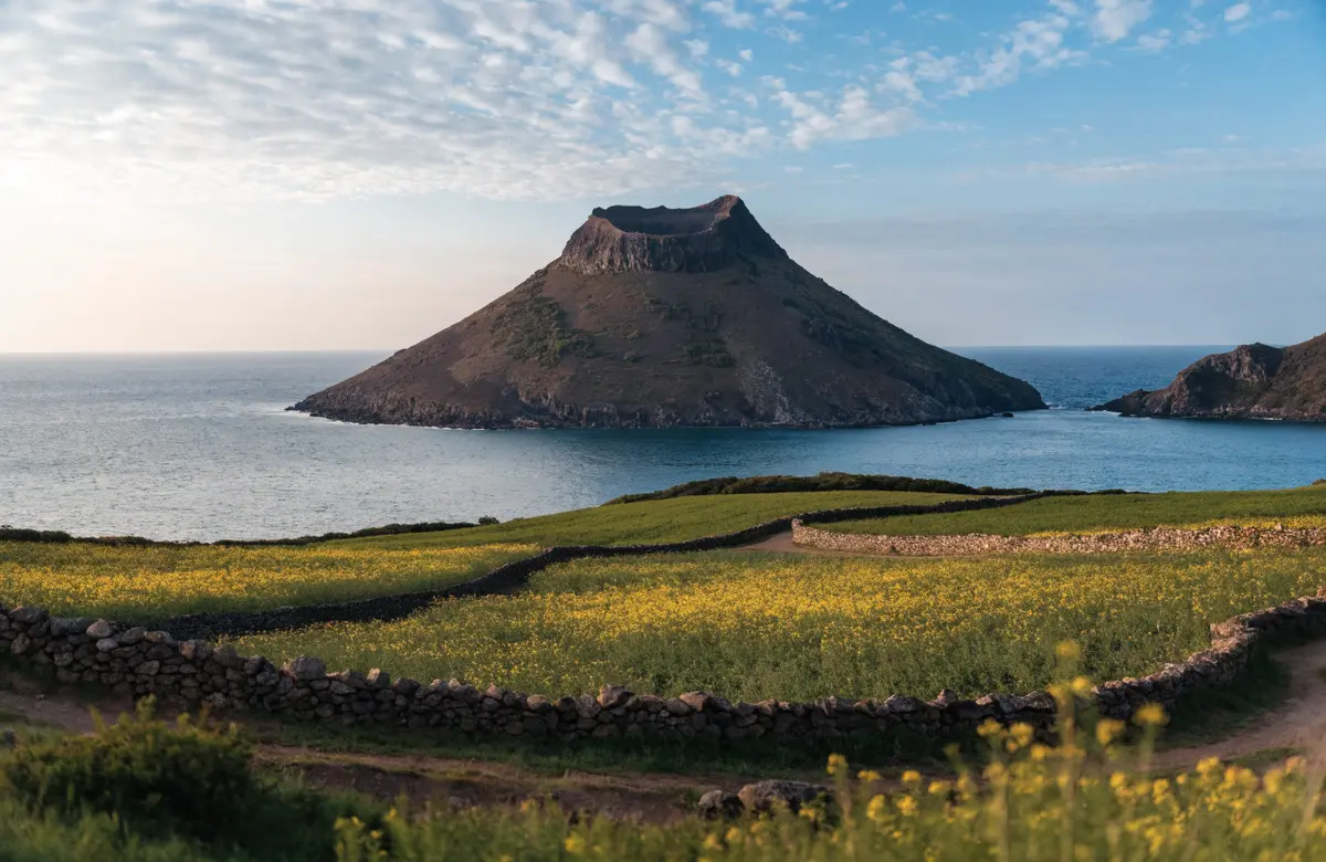 Jeju — Volcanic nature, road trips and island life.