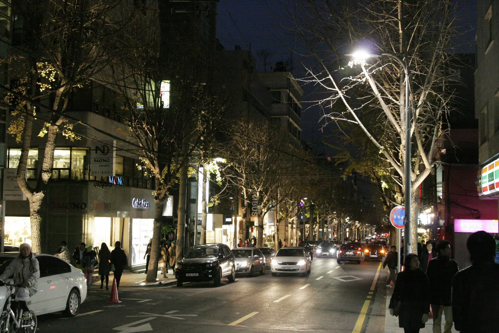 A real evening view along Garosu-gil in Sinsa