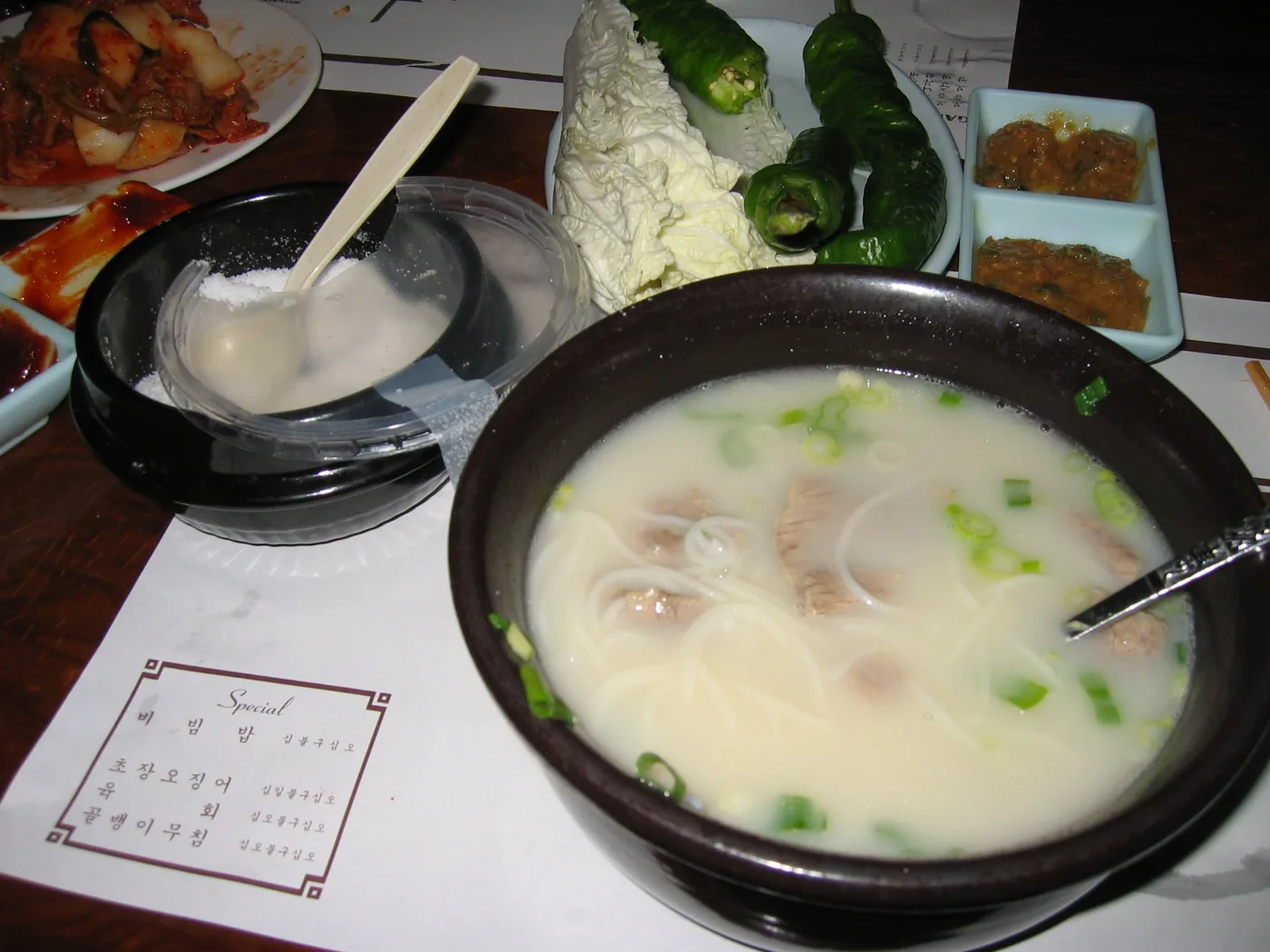 Milky seolleongtang ox-bone soup with beef and green onion