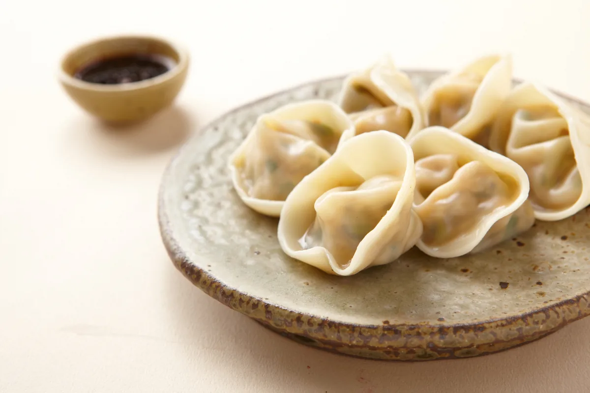 A tray of steamed Korean mandu dumplings