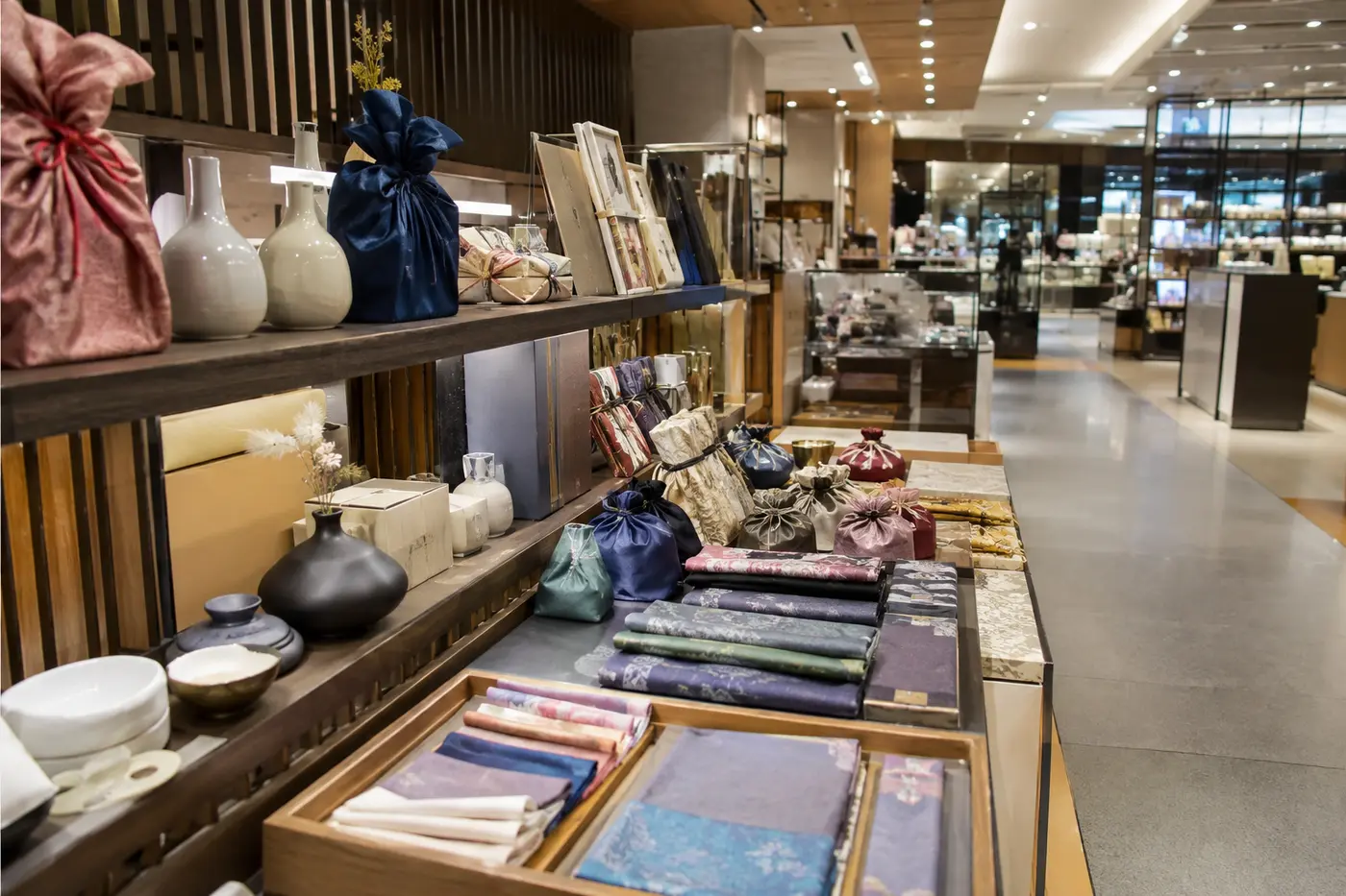 A realistic Korean gift selection arranged by recipient rather than by brand