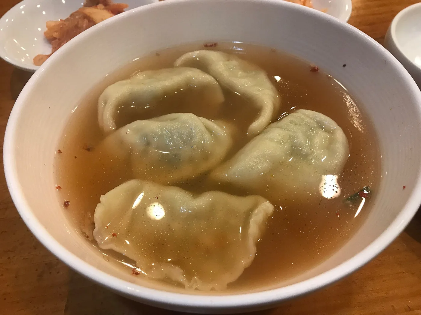 A tray of steamed Korean mandu dumplings