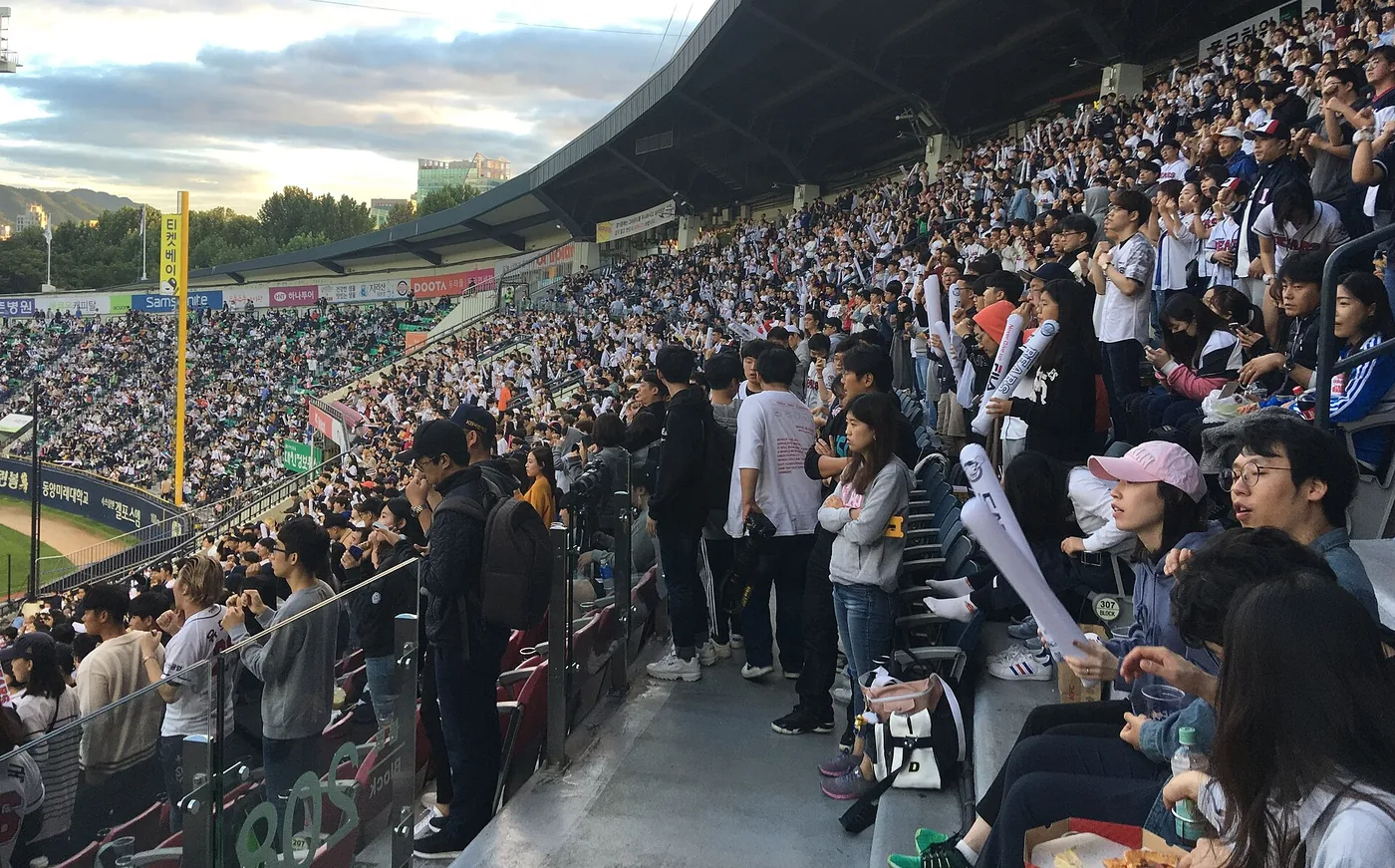 How to Watch Baseball in Seoul: Tickets, Food, Cheers & First-Timer Tips