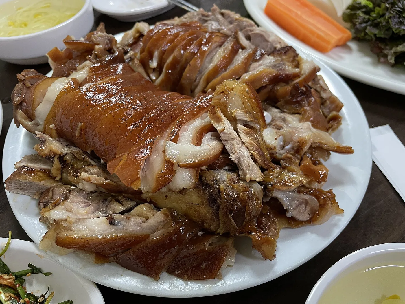 Sliced Seoul jokbal with lettuce and garlic