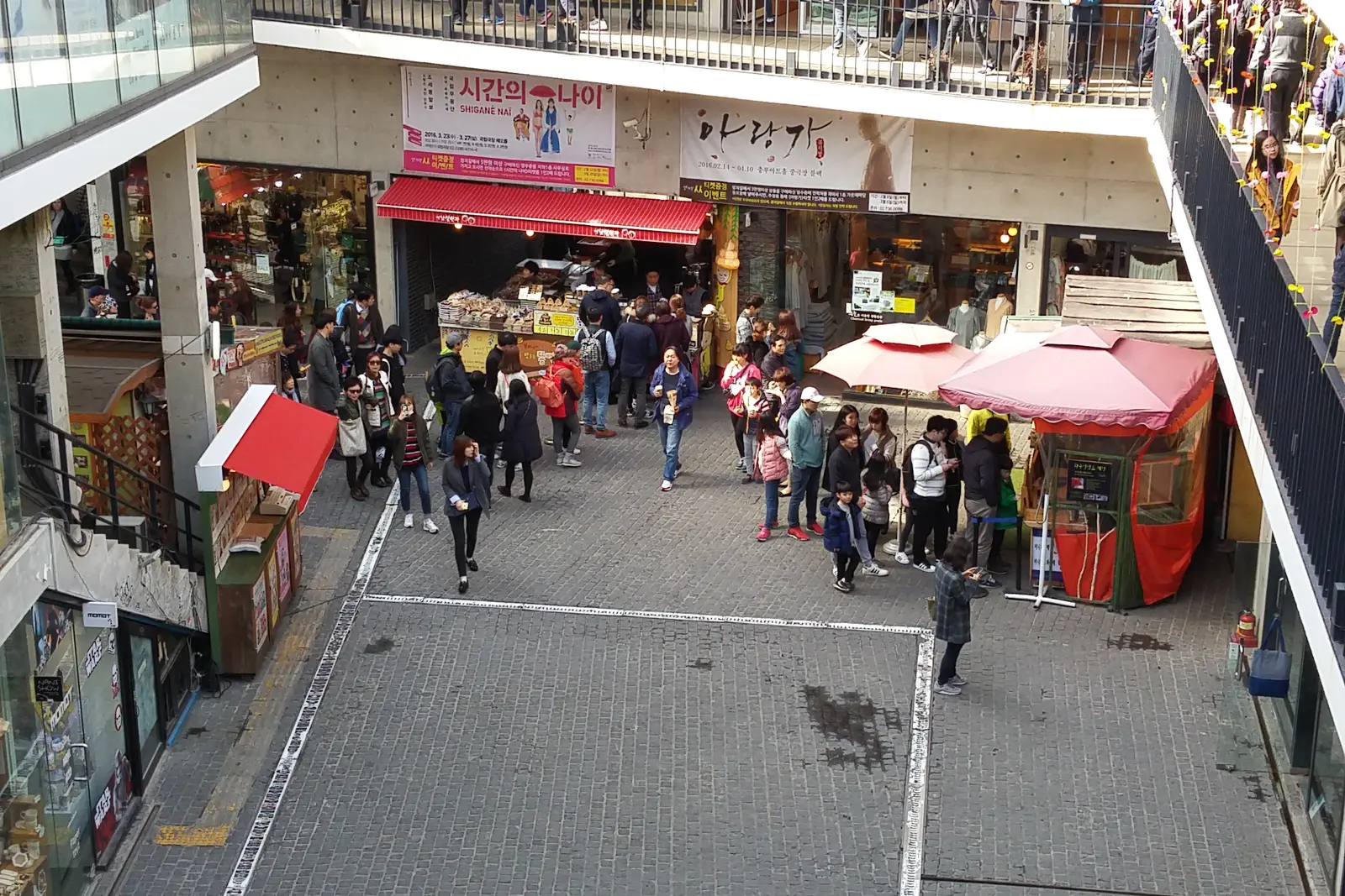 The spiral walkways and craft shops of Ssamziegil in Insadong