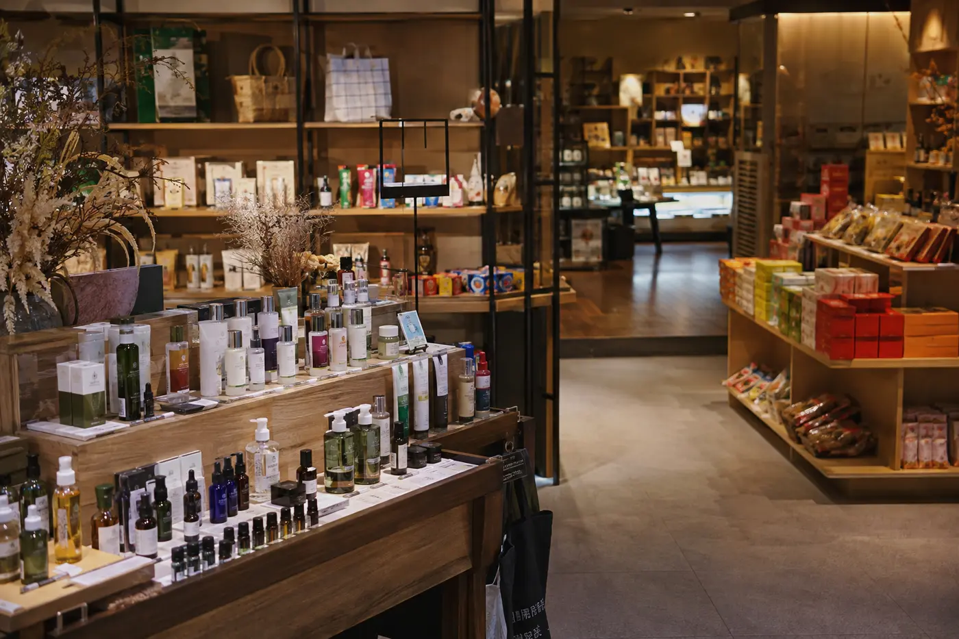 A varied but realistic Korea shopping edit of beauty, fashion, snacks and small gifts